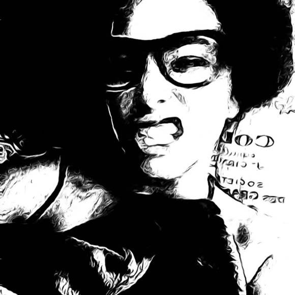 Meet your Posher, Sarah Ann - Picture 3 of 10